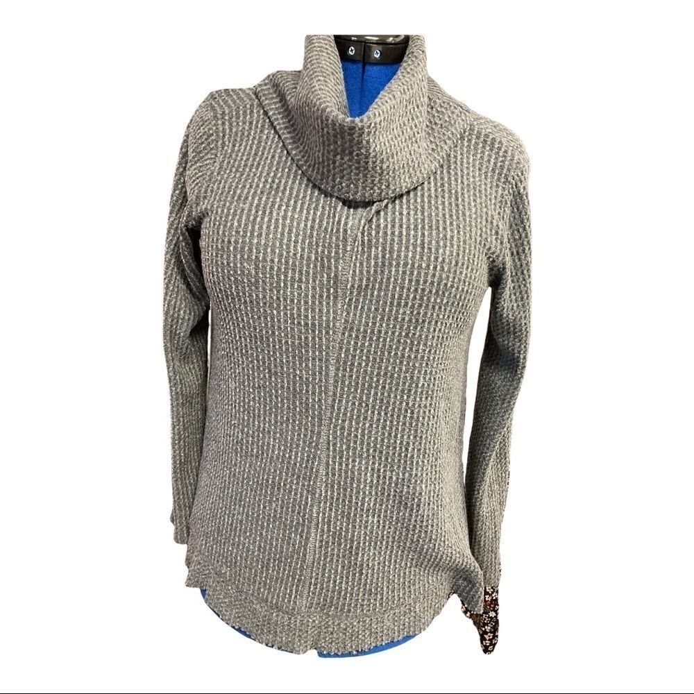 LUXE, Gray Turtleneck Raw Edged Women’s Sweater, Size Large Long Sleeves‎